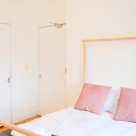 Modern 1 Bedroom Flat In The Heart Of Единбург Екстериор снимка