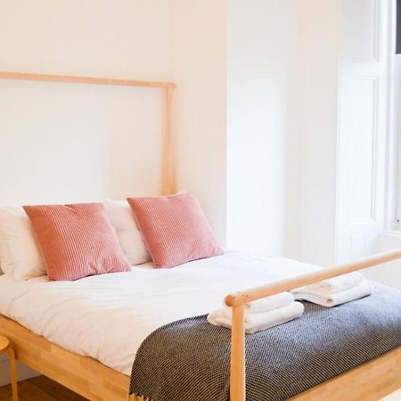 Modern 1 Bedroom Flat In The Heart Of Единбург Екстериор снимка