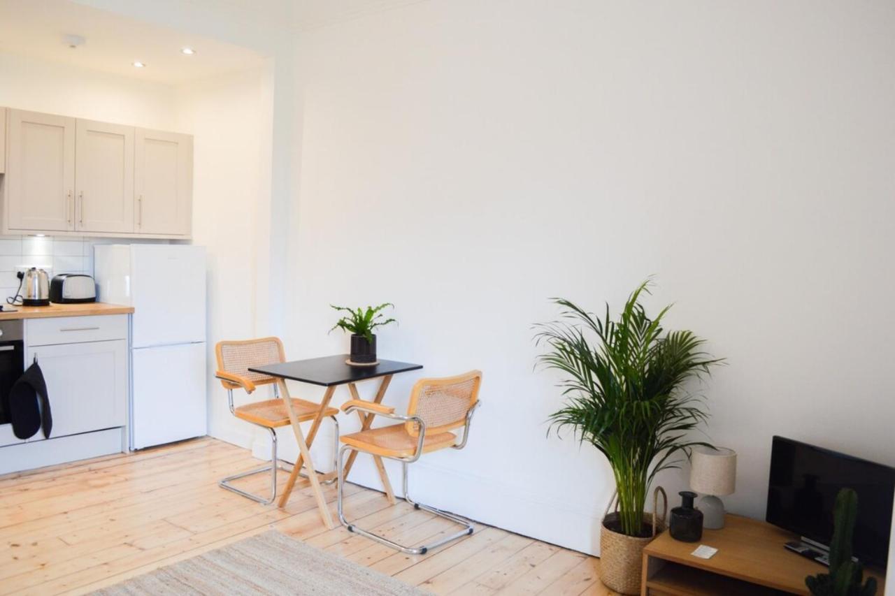 Modern 1 Bedroom Flat In The Heart Of Единбург Екстериор снимка