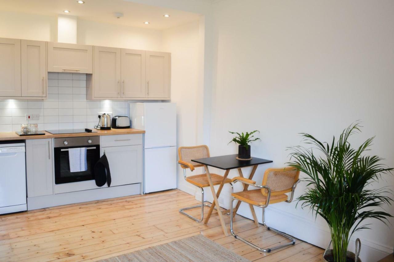 Modern 1 Bedroom Flat In The Heart Of Единбург Екстериор снимка
